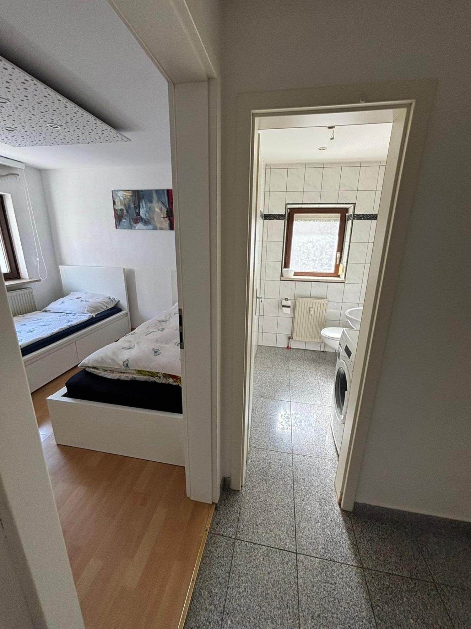 Erdgeschosswohnung Neben Schloss Blutenburg Mit Privatem Garten Munchen Bagian luar foto